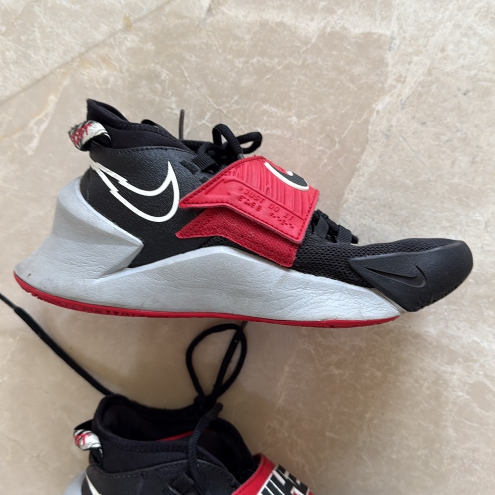 Nike - Picture 5 of 6